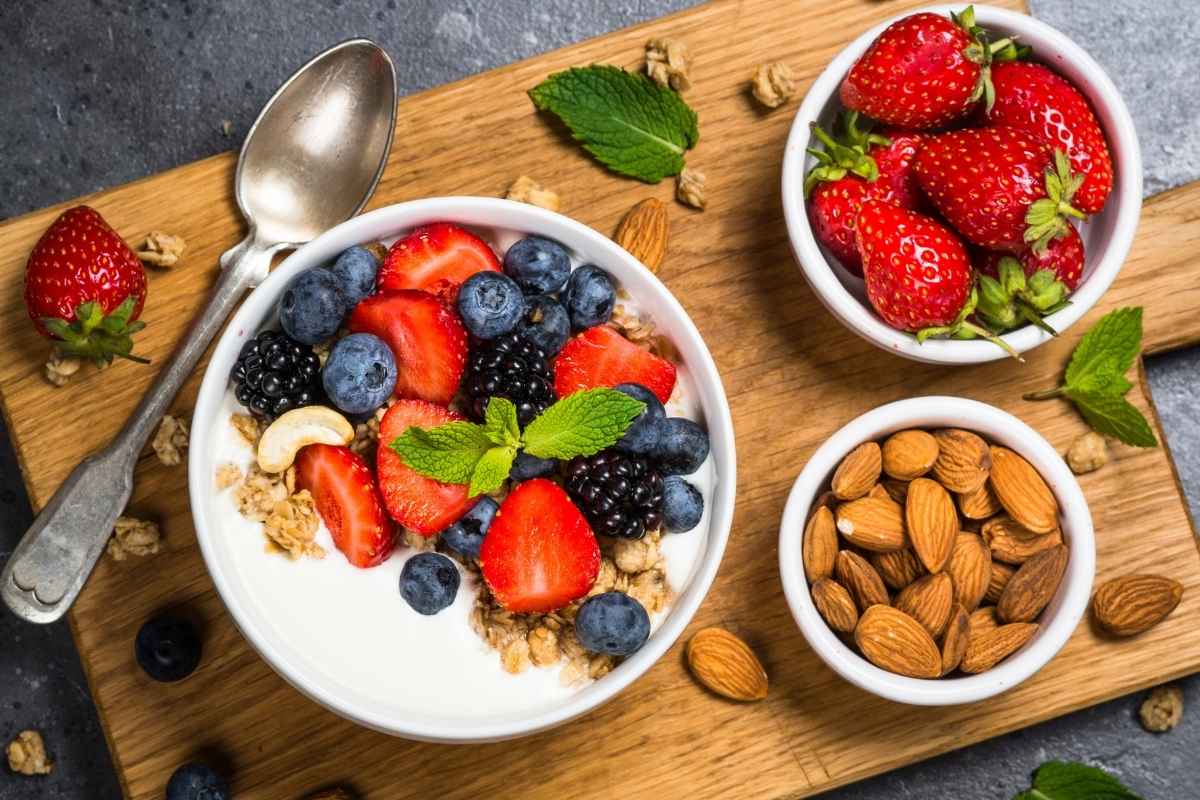 Greek Yogurt with Berries and Honey Halal Recipes for Ramadan